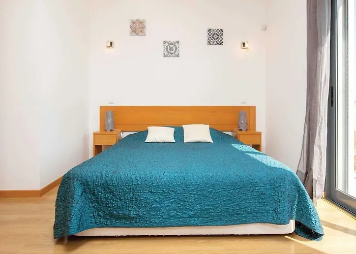 Villa Ruana - 5 Bedrooms On Suite- Free Out Door Hot Jacuzzi - By Bedzy