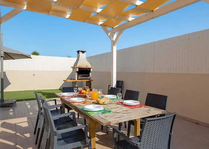 Villa Ruana - 5 Bedrooms On Suite- Free Out Door Hot Jacuzzi - By Bedzy