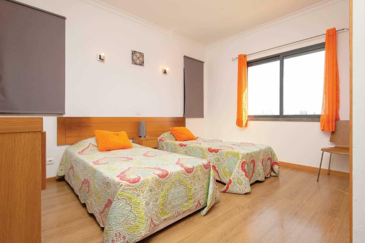 Villa Ruana - 5 Bedrooms On Suite- Free Out Door Hot Jacuzzi - By Bedzy