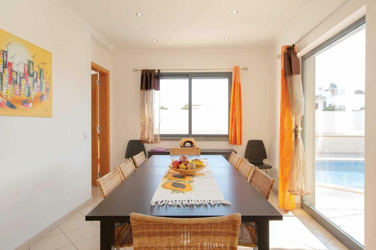 Villa Ruana - 5 Bedrooms On Suite- Free Out Door Hot Jacuzzi - By Bedzy