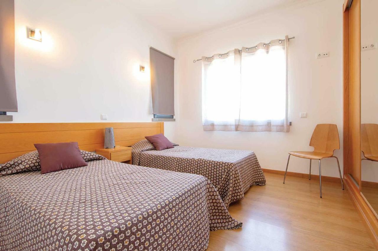 Ruana - 5 Bedrooms On Suite- Free Out Door Hot Jacuzzi - By Bedzy *