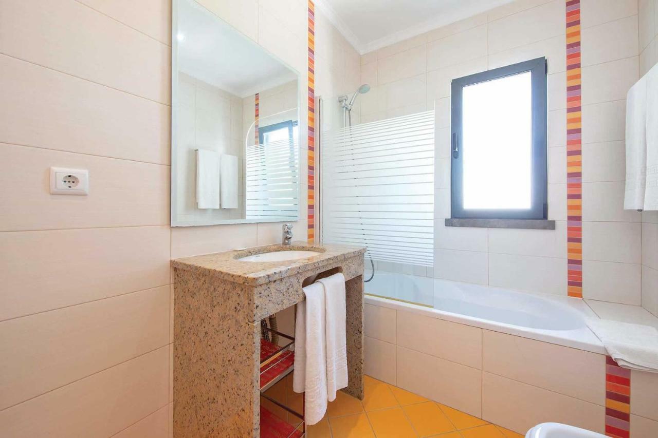 Ruana - 5 Bedrooms On Suite- Free Out Door Hot Jacuzzi - By Bedzy *