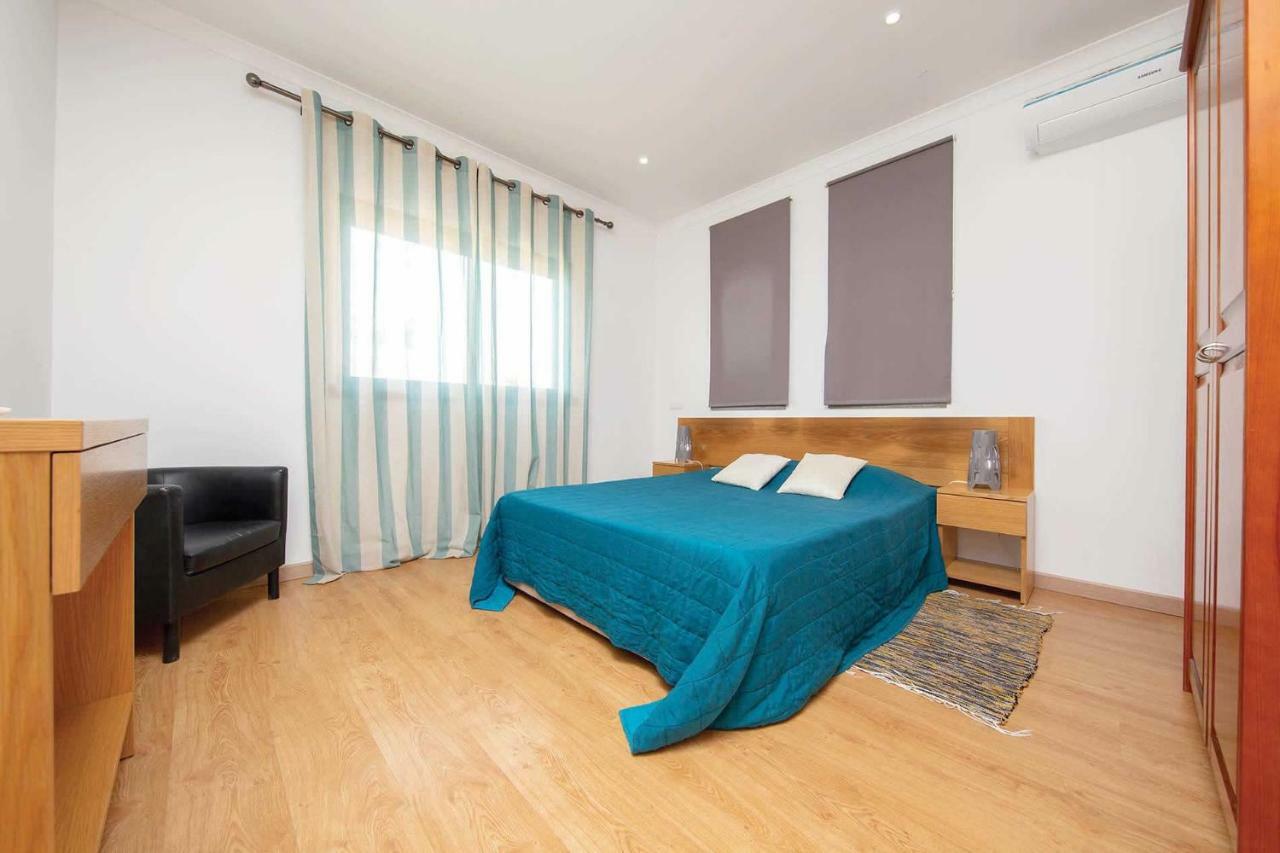 Ruana - 5 Bedrooms On Suite- Free Out Door Hot Jacuzzi - By Bedzy *